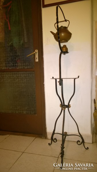 Török kávézó-teázószett kovácsoltva állványos asztalka réz kanna és melegítő tégely m 138 cm