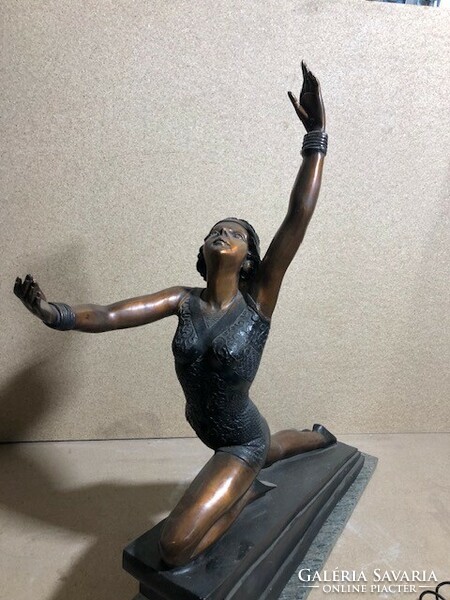 Bronze statue, art deco, size 70 x 60 cm, excellent for collectors.