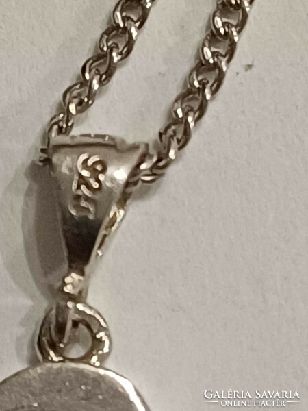 Thin silver chain with silver heart pendant