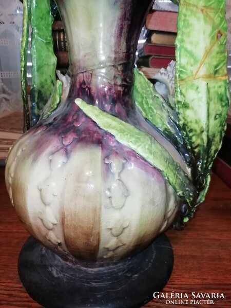 Antik Majolika váza ritka kaktusz formájú restaurálásra szorul valamin, restaurált a képeken látható