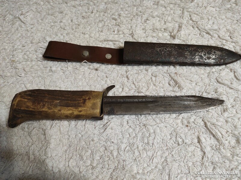 100-year-old hunting dagger