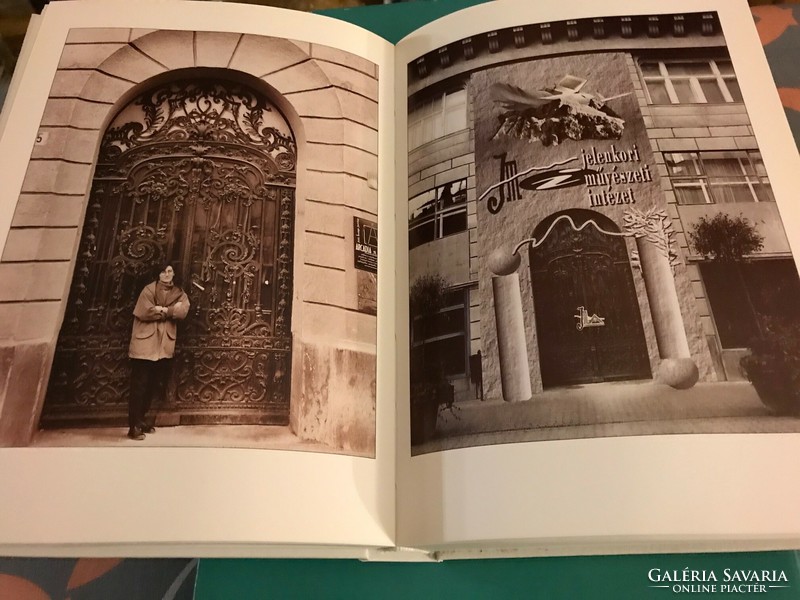 Művészportálok. Belvárosi Művészek társasága Budapest  című könyv.1995.25x17 cm
