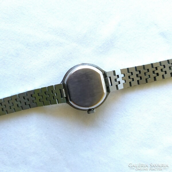 Retro women's chaika Soviet wristwatch for sale to collectors! Does not work!