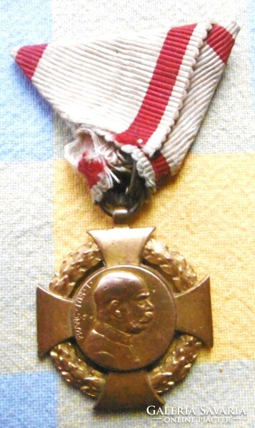 War medal gilded jubilee cross with original war ribbon t1