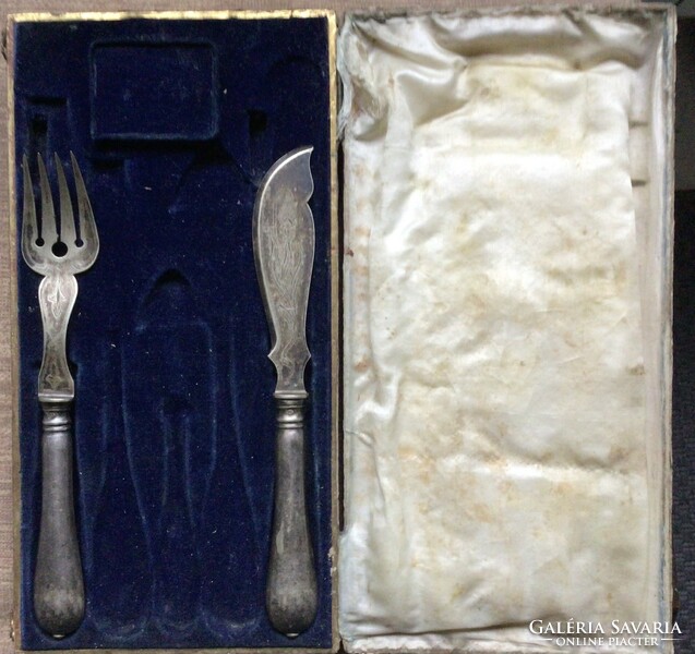 Antique travel cutlery box.- Reise tafel essbesteckt.