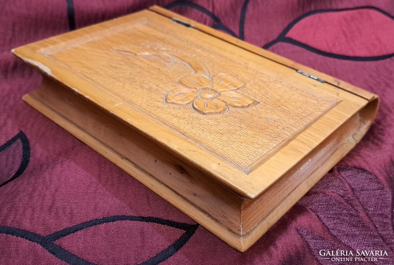 Book-shaped wooden box (l4362)