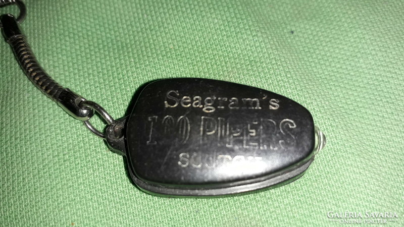 Retro advertising seagram's 100 pipers deluxe scotch whiskey key ring as shown in the pictures