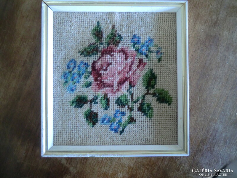 Tapestry small picture rose head in plastic frame 18x18 cm