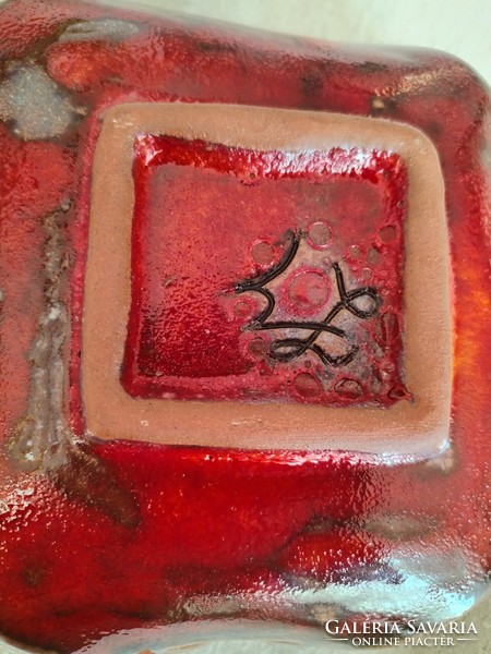 Kézműves kerámia asztali dísz, dekorációs dísztárgy - vörösen