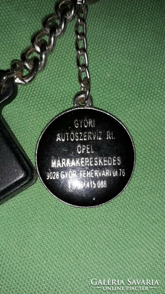 Retro autó kulcstartó Győri OPEL Márkakereskedés elektromos nyitó záró tartozékkal a képek szerint