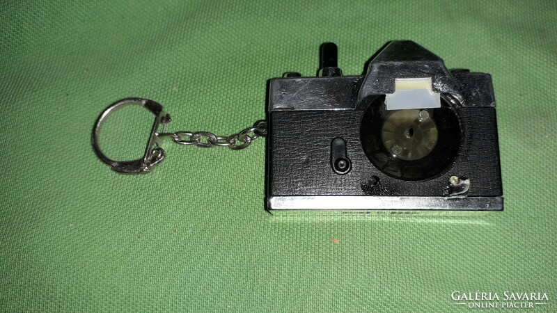 Régi kicsi plasztik fényképezőgép kulcstartó NIAGARA FALLS KANADA működik GYŰJTŐI a képek szerint