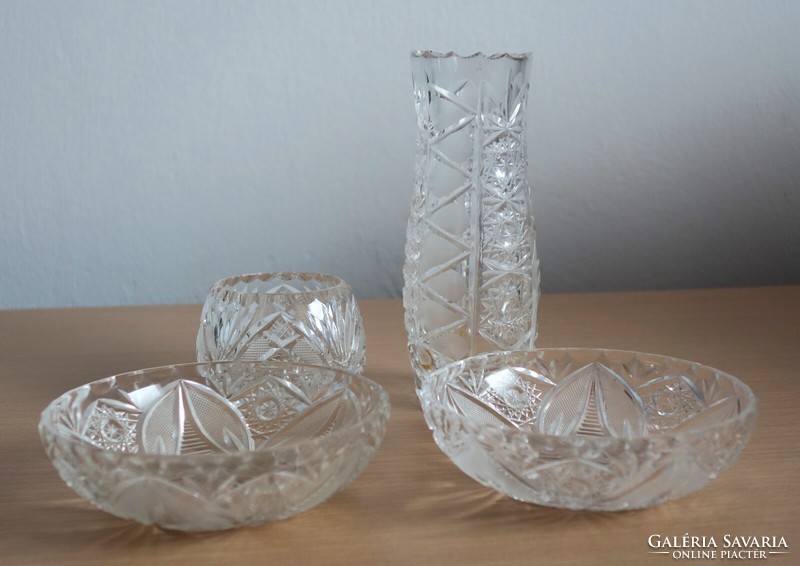 Előnyös áron nagyon szép 4 darabból álló cseh kristály együttes