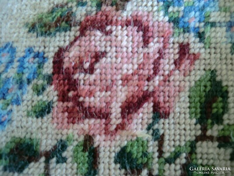 Tapestry small picture rose head in plastic frame 18x18 cm