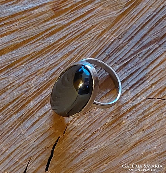 Szépséges ezüst gyűrű nagy ovális hematit kővel