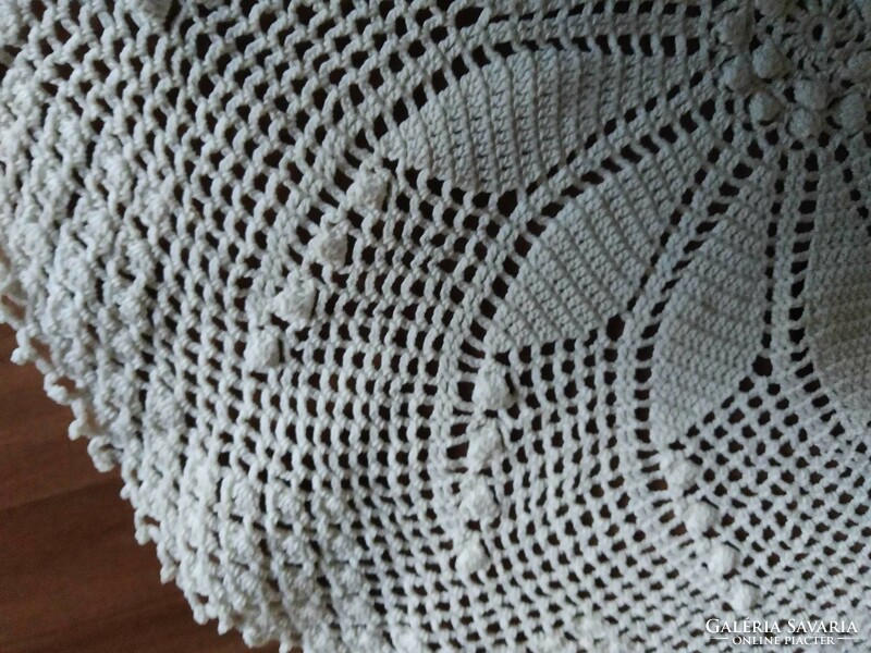 1 old circular very beautiful crocheted lace tablecloth, diameter: 29 cm