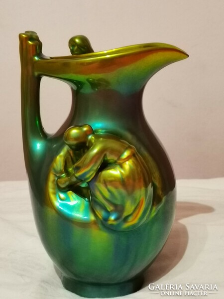 Zsolnay eosin jug with woman