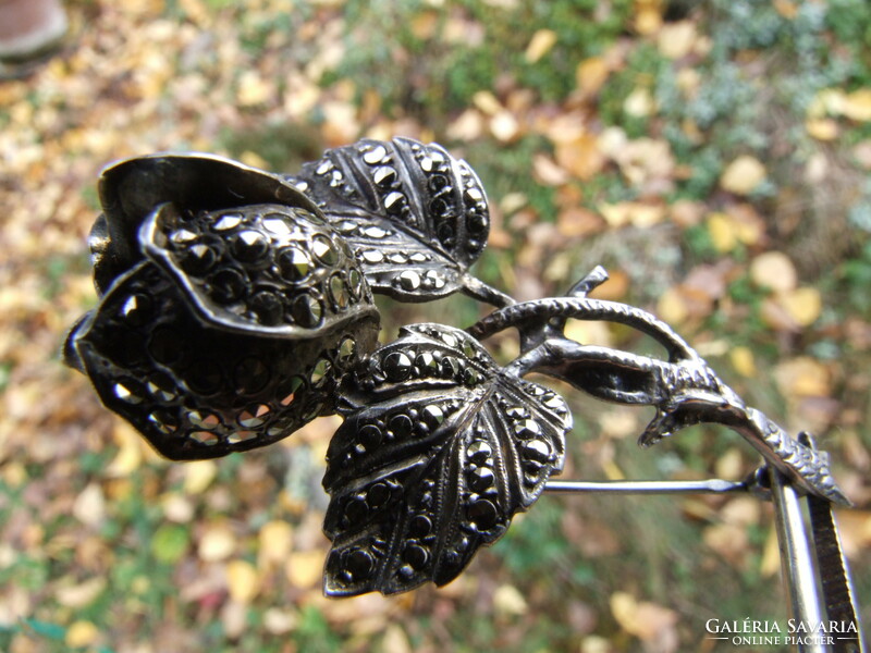 Silver rose with marcasite badge (191116)