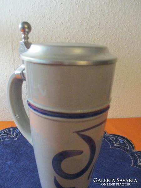 Round tile beer mug with tin lid