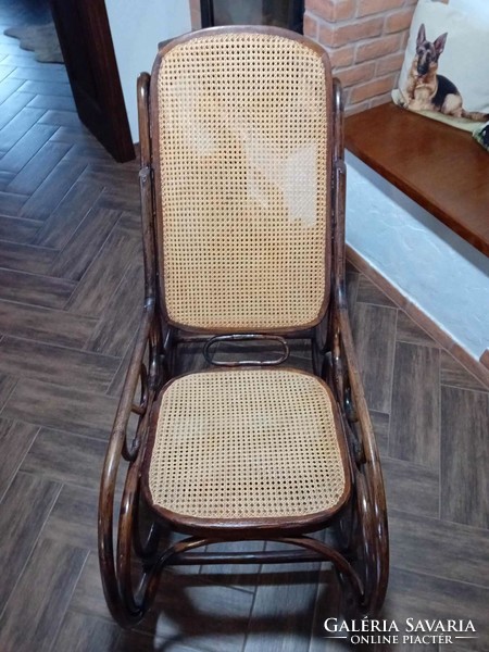 Large antique rocking chair (double hoop)