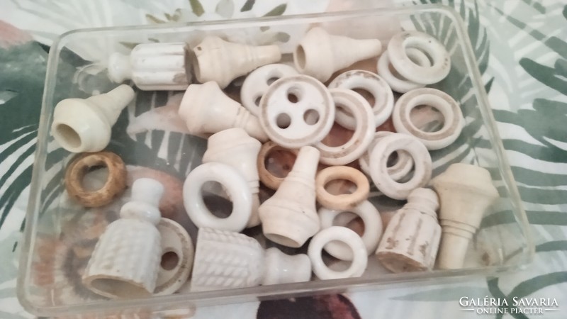 Porcelain snails or thread guides for creative purposes?