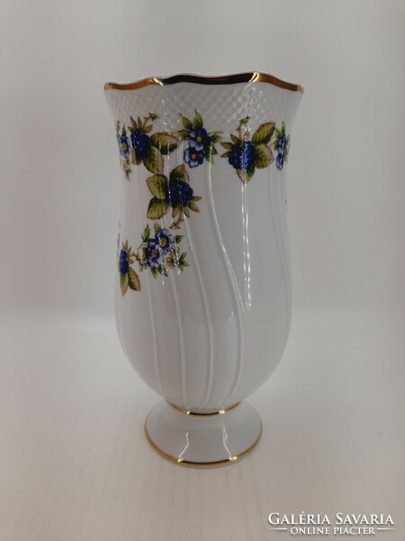 Hollóházi porcelán szeder mintás váza, 21,2 cm