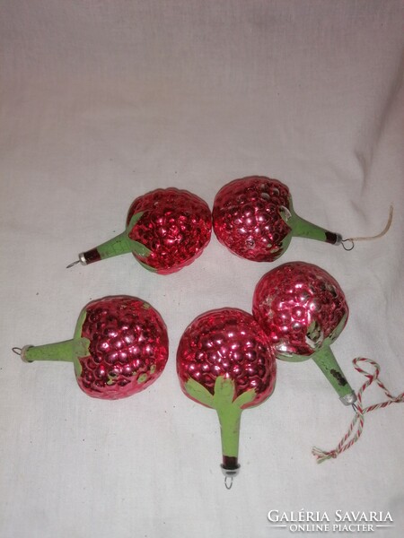 5 Christmas tree decorations raspberries