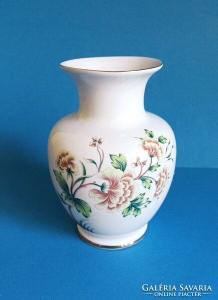 Raven flower patterned porcelain vase
