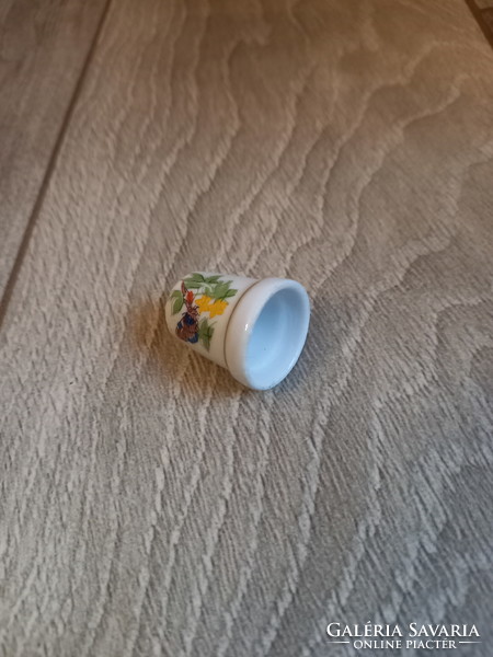 Nice old butterfly porcelain thimble i. (3X2.3cm)