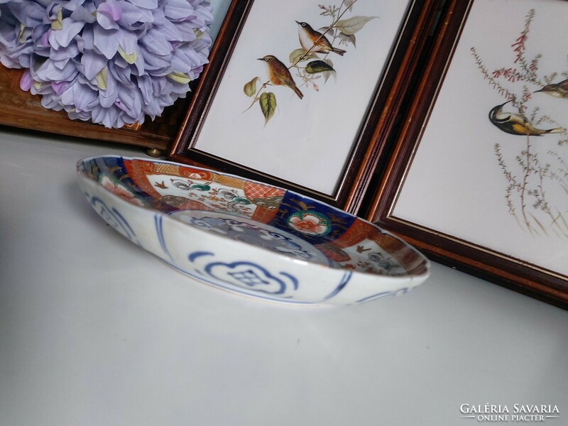 ~150 éves antik Imari porcelán tál (22 × 3,5 cm)