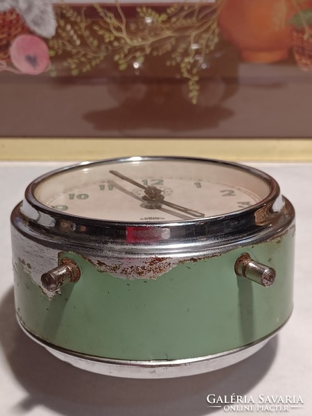 Old premium rattle clock