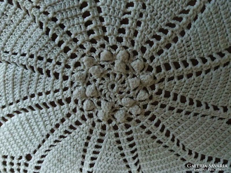 1 old circular very beautiful crocheted lace tablecloth, diameter: 29 cm