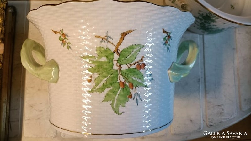 Hand-painted rosehip pattern Herend basket