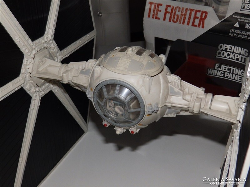 Star wars tie fighter /ln (large wing) 2006 1/35 scale with 3.75