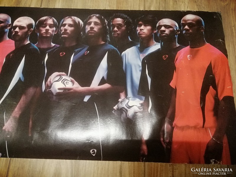 Nike Scorpion KO Cage Advert Eredeti 2002-s futball poszter 184 x 42 cm.