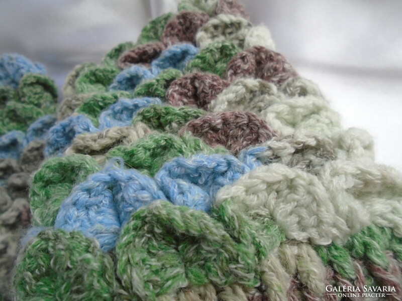 Cuffless crochet gloves.