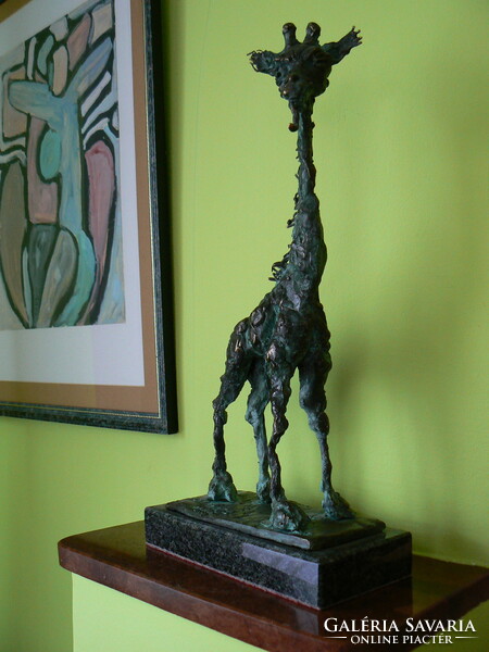 TÓTH ERNŐ "LAZA  ZSIRÁF" BRONZ SZOBOR, KISPLASZTIKA, 38 cm, 4,5kg.