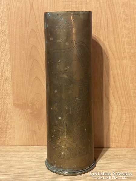 1. World War sleeve vase with floral decoration