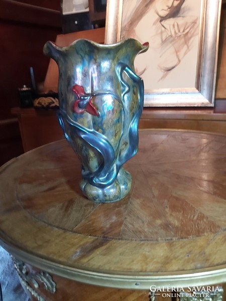 Zsolnay art nouveau eosin glazed flower vase.