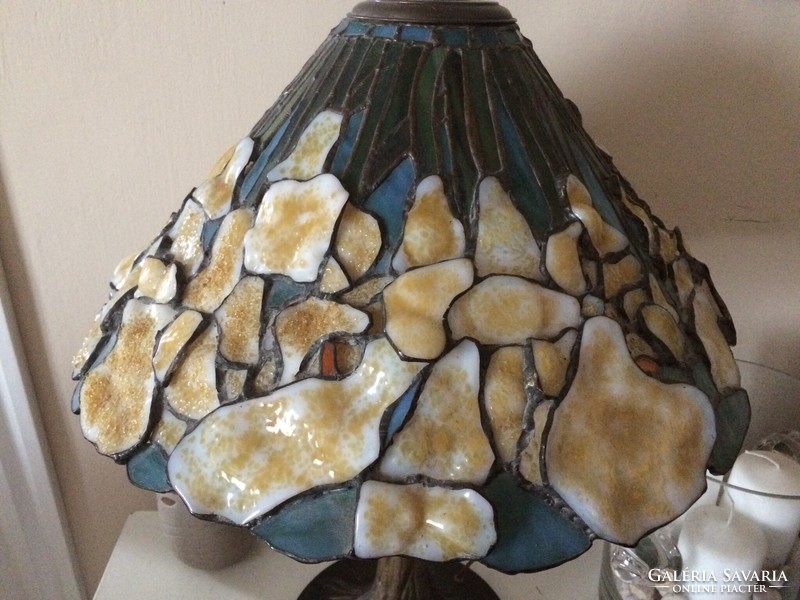Tiffany table lamp with irises