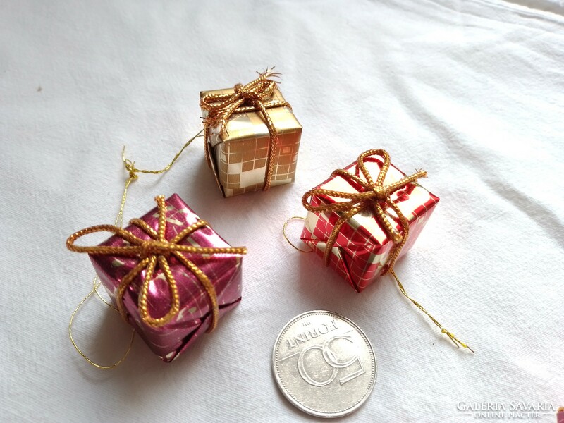 Karácsonyi ajándék díszítő dekoráció szalag csomag arany ezüst piros zöld masni dobozka