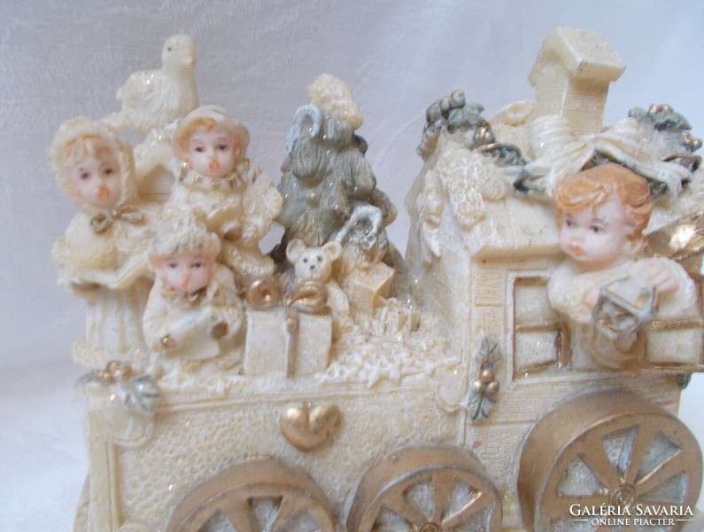 Christmas table decoration (train, putto, singing choir)