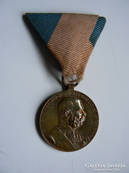 József Ferenc signum memoriae (1848-1898), original gilt bronze award, mismatched ribbon