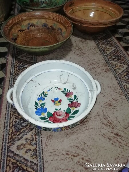 Old folk large bowl with 2 ears, in the condition shown in the pictures