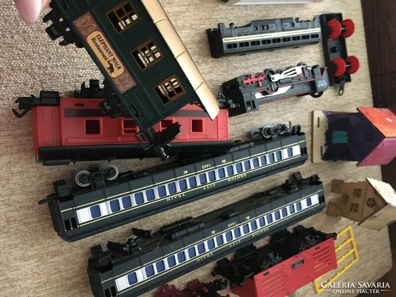 RETRO 264 db sínek+vonat/mozdony/járművek/egyéb egyben
