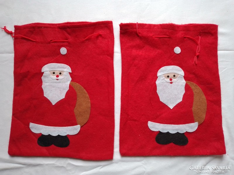Két kézzel készült textil karácsonyi ajándék zacskó piros zsák Mikulás télapó figura 24x30 cm