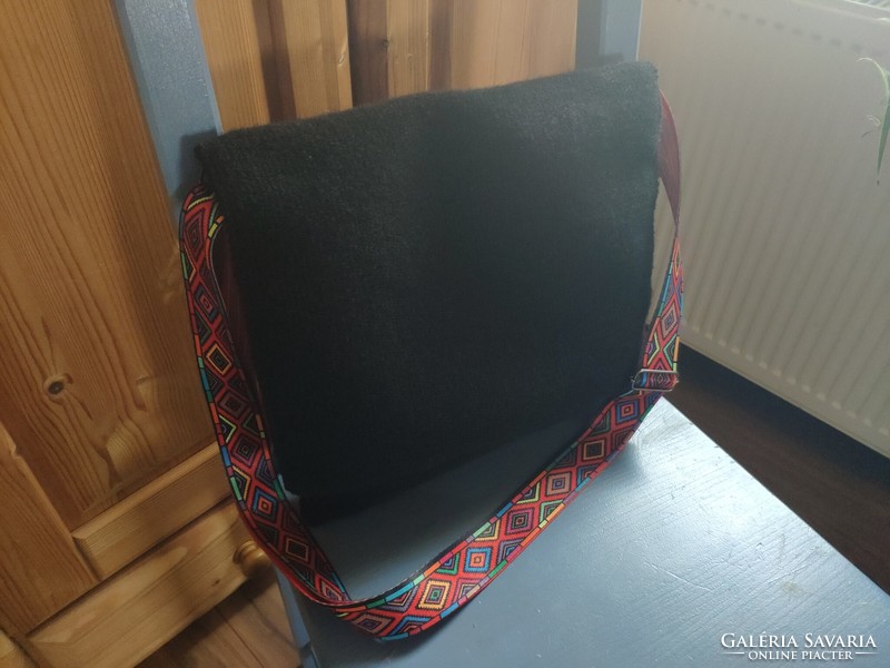 'Villanás' hand-woven large woolen bag