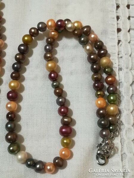 Cultured pearl necklace.