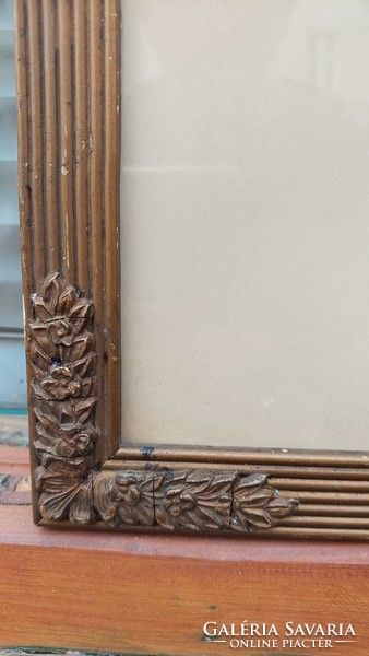 Üvegezett arany-fa képkeret, belső méret 30x40 cm