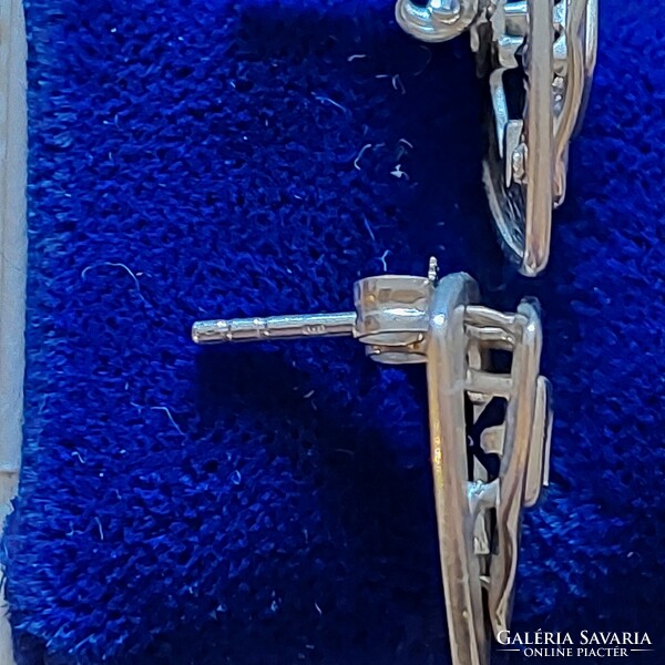 Silver earrings with sapphire blue stone