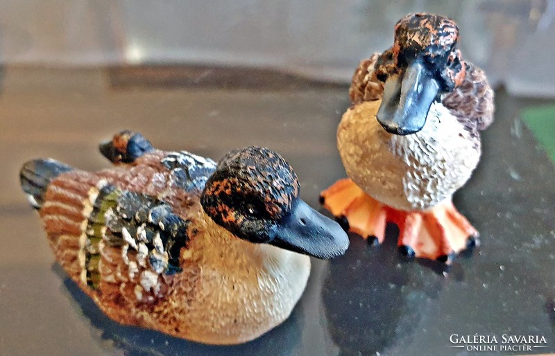 2 Figures, 3 wonderful, symptomatic ducklings. Mini figures.. 4.5 Cm. They are long.